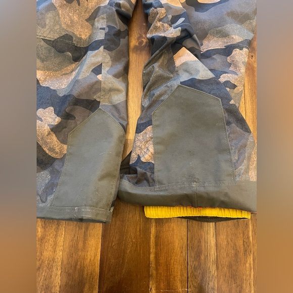 The North Face camo snow pants EZ grow system - Picture 11 of 11